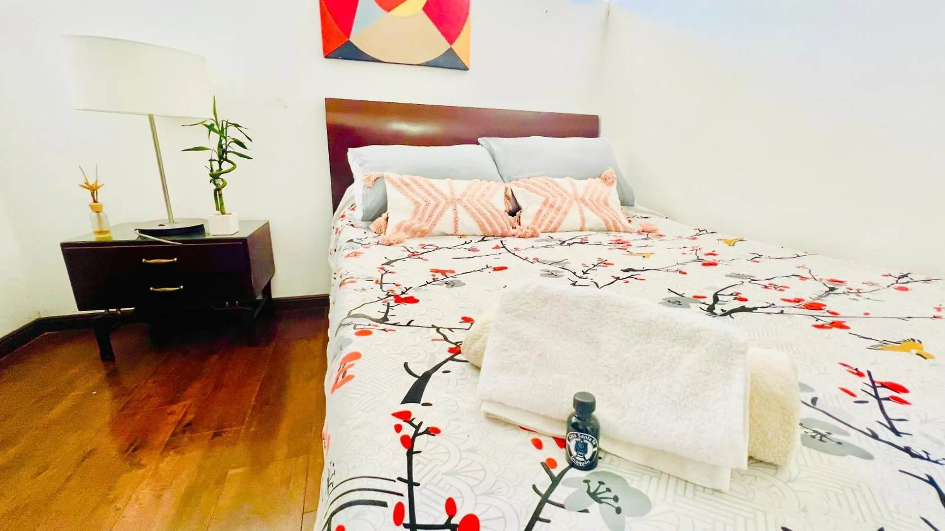 Apartaestudio En Usaquen Junto A Clinica Santa Fe contacts